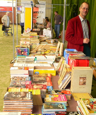 John Beringen bij zijn uitstalling